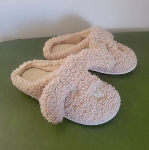 Like New Dena Lives Fuzzy Floppy Ear Sherpa Dog Slippers Tan Beige 5-6 Small